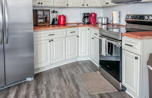 Thomas Drive House | Peaceful Lydia Hide-O-Way - Unwind Near Beach, Breakfast, Spa & Go-Karts!