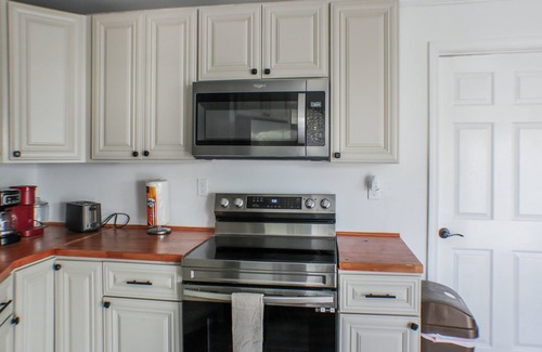 Thomas Drive House | Peaceful Lydia Hide-O-Way - Unwind Near Beach, Breakfast, Spa & Go-Karts!