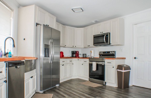 Thomas Drive House | Peaceful Lydia Hide-O-Way - Unwind Near Beach, Breakfast, Spa & Go-Karts!