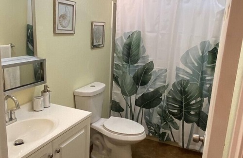 Keaau House | Peaceful Master Bedroom with Own Bath near Hilo