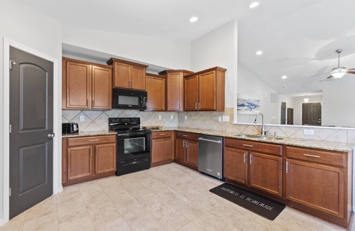 Midland House | Peaceful Midland Cottage- Family & Pet Friendly, Near Golf, Parks, Nature Trail & Shopping! +15% Off