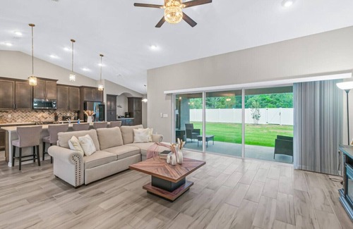 Palm Coast House | Peaceful modern home in Palm Coast near Shopping and Beaches!