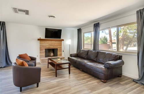 Ridgecrest House | Peaceful & Modern Ridgecrest Retreat: Spacious 4-Bed Home w/Private Yard