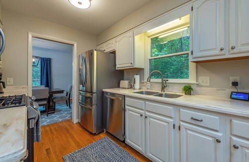 Montreat House | Peaceful Montreat Cottage with Winter Views