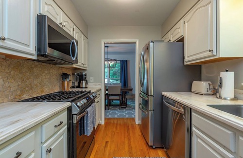 Montreat House | Peaceful Montreat Cottage with Winter Views