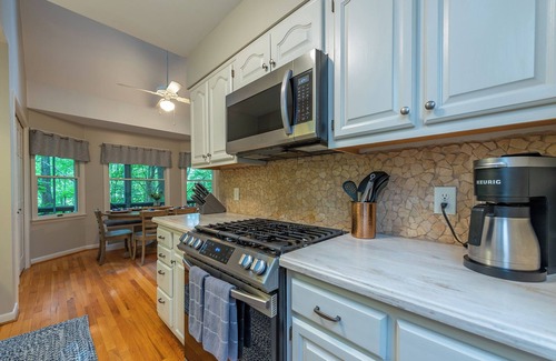 Montreat House | Peaceful Montreat Cottage with Winter Views