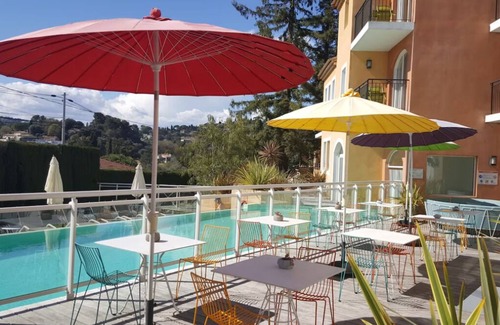 Mougins House | Peaceful Mougins Hotel Stay with Pool | Pets are Allowed + Free Parking