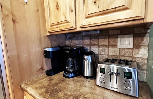 Alta Sierra Cabin | Peaceful Mountain Cabin w/Hot Tub. Pet Friendly. By Lake Isabella & Kern River.