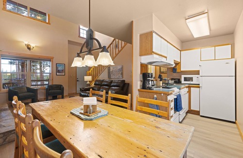 Leadville Apartment | Peaceful Mountain Retreat: 2 Kings & Gas Fireplace