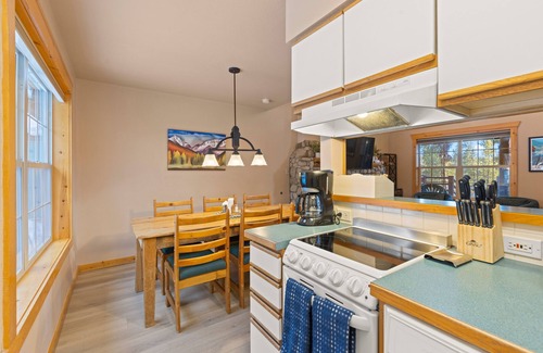 Leadville Apartment | Peaceful Mountain Retreat: 2 Kings & Gas Fireplace
