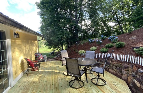 Franklin House | Peaceful mountain views, just a short distance to major WNC attractions.