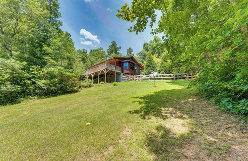 Murphy Cabin | Peaceful Murphy Cabin w/Fire Pits & Forest Views!