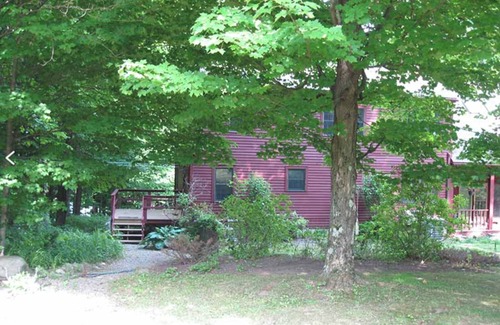 Middle Grove House | Peaceful New England Cottage w/pool in nature 10 minutes from downtown Saratoga