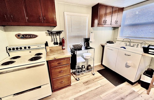 Swannanoa House | Peaceful Oasis & close to town, laundry, dog ok