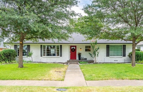 Northeast Dallas House | Peaceful Oasis