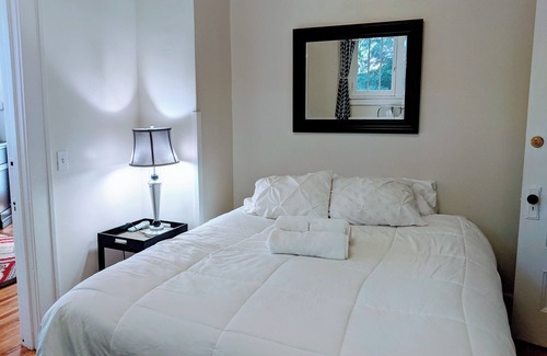Ecco Apartment | Peaceful Oasis, Walking Distance to Minneapolis Lakes