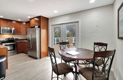 Truckland House | Peaceful Old Charm Oasis Near The Beach in Fort Myers. With Huge Yard, WiFi, AC
