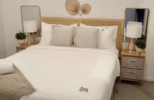 Brisbane Central Business District Apartment | Peaceful One Bedroom Residence with Parking