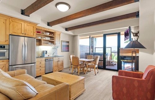 Kimball Junction Condo | Peaceful Park City Retreat | Private Hot Tub, Mtn Views, Fireplace, Balcony