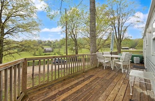 Stanton Cabin | PEACEFUL PASTURE CABIN WITH OPEN VIEWS OF HORSE-FIELD AND HOT-TUB