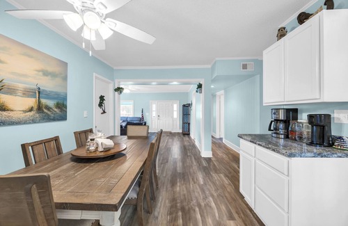 Windy Hill House | Peaceful Pet Friendly Beach Home-Golf Cart Friendly
