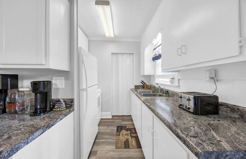 Windy Hill House | Peaceful Pet Friendly Beach Home-Golf Cart Friendly