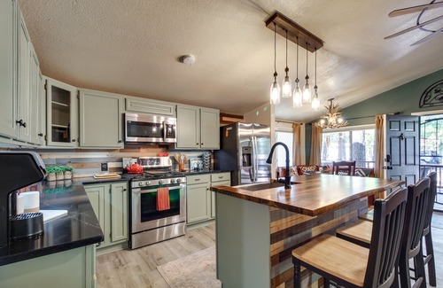 Pinetop-Lakeside Cottage | Peaceful Pinetop Hideaway w/Yard - Dog Friendly!