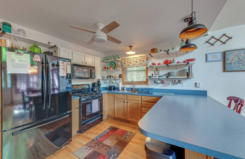 Thornhurst Cabin | Peaceful Pocono Lake Retreat w/Game Room & Deck!