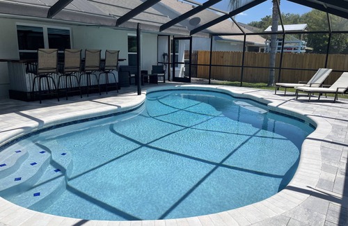 Providence Lakes House | Peaceful Poolside Lake Home 15 Mins to Tampa