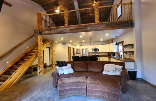 Blue Springs Other | Peaceful private nature escape - Barndo retreat on 25 wooded acres, mins from KC