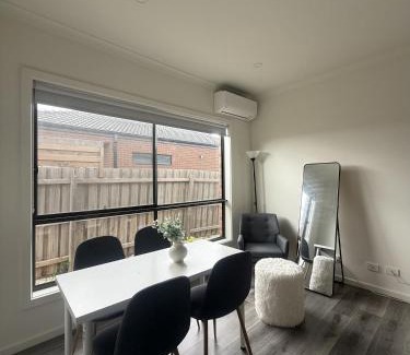 Wyndham Vale Bed & Breakfast | Peaceful Private Room in Wyndham Vale
