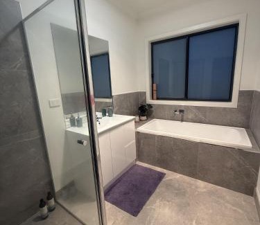 Wyndham Vale Bed & Breakfast | Peaceful Private Room in Wyndham Vale