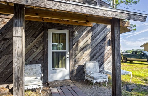 Fellowship House | Peaceful Quiet Charming Rustic Cottage Horse Farm Pet Friendly!