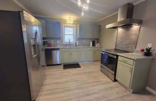 North Belmont House | Peaceful Ranch - Charming 4-bedroom house with stylish accents in lovely Belmont