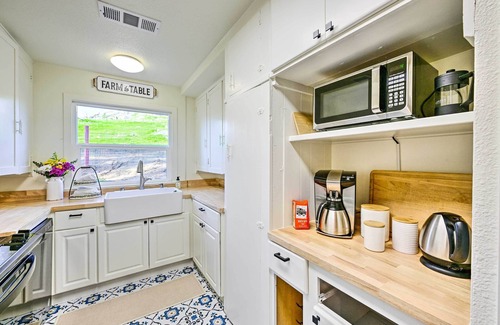 Woodlake House | Peaceful Ranch Home w/Sierra Nevada Views