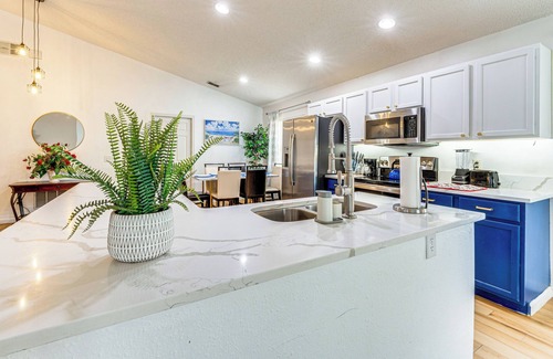 Florida Pines Villa | Peaceful, Relaxing 4 Bedroom 2 Bath Villa with Own Pool and Free WiFi