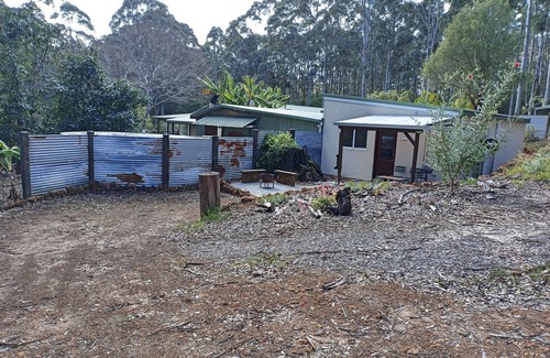 Kentdale Apartment | Peaceful relaxing Getaway in Karri Forest bordering a Nature Reserve.