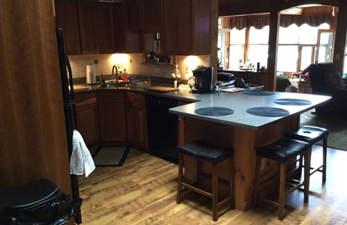 Day House | Peaceful relaxing getaway on the Great Sacandaga Lake.