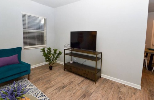 Virginia Park Apartment | Peaceful Retreat 1BR in Tampa Virginia Park