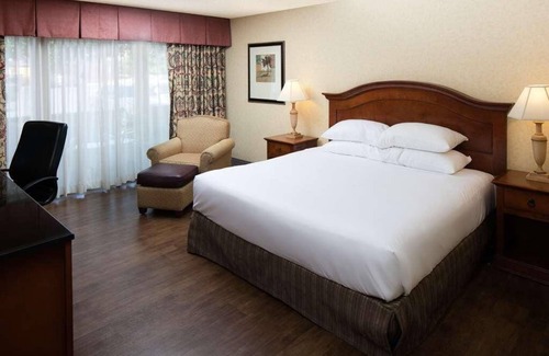 Redding Resort | Peaceful Retreat! Comfortable Unit Close to Turtle Bay Exploration Park! Pool!