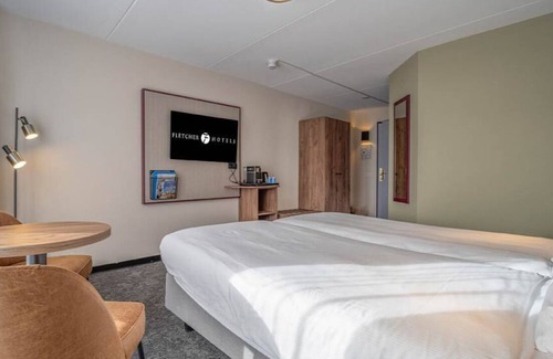 Zeegse Hotel | Peaceful Retreat: Cycling, Nature Trails, Sauna and Indoor Pool - 2 Units