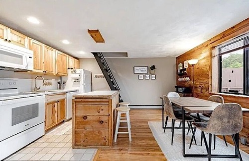 Hidden Valley House | Peaceful Retreat in Hidden Valley, PA: Ski Resort, Golf and Trails in Mountain