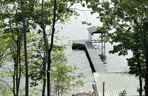 Geneva House | Peaceful retreat in the heart of the Finger Lakes with 100 ft of lake front