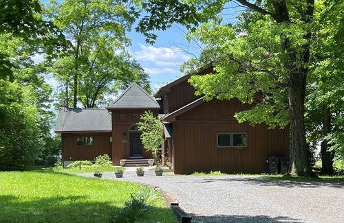 Geneva House | Peaceful retreat in the heart of the Finger Lakes with 100 ft of lake front