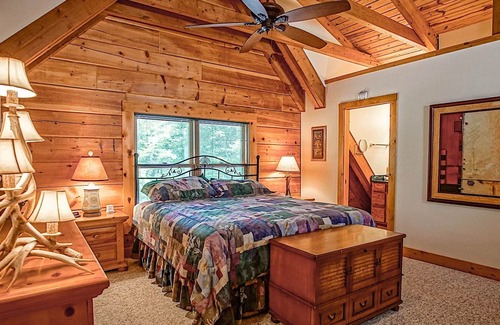 Mingo House | Peaceful Retreat Luxury 3 Br Home in the woods