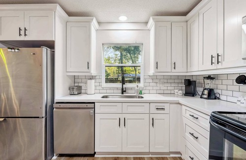 Gainesville House | Peaceful Retreat, Pet-Friendly 5 mins to Shands & UF!