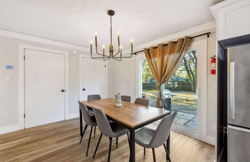 Gainesville House | Peaceful Retreat, Pet-Friendly 5 mins to Shands & UF!