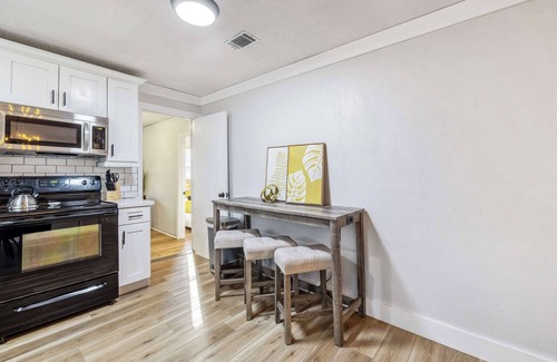 Gainesville House | Peaceful Retreat, Pet-Friendly 5 mins to Shands & UF!