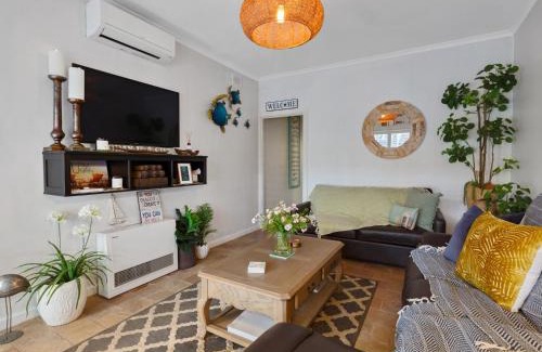 Semaphore Apartment | Peaceful Retreat Steps from Semaphore Beach