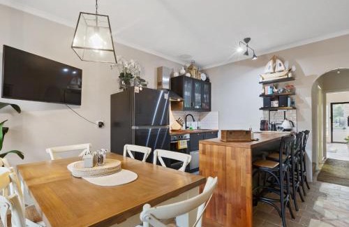 Semaphore Apartment | Peaceful Retreat Steps from Semaphore Beach